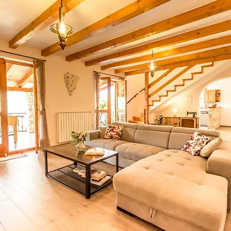 Braidizza With Pool For 7 Guests Near Sea Villa