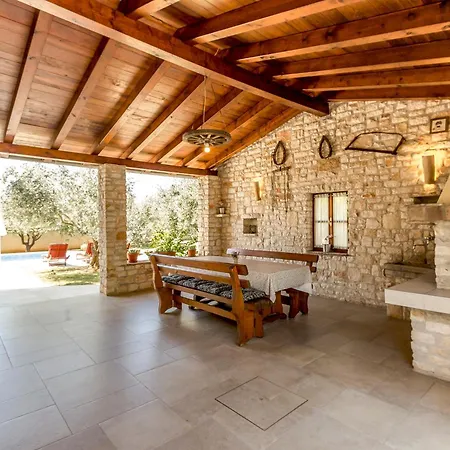 Villa Braidizza With Pool For 7 Guests Near Sea Kavran