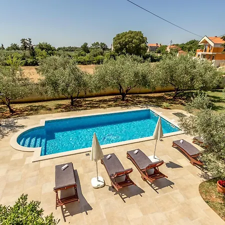 Braidizza With Pool For 7 Guests Near Sea *