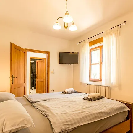 Braidizza With Pool For 7 Guests Near Sea