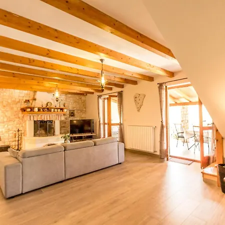 Braidizza With Pool For 7 Guests Near Sea Villa
