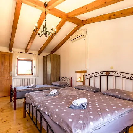 Braidizza With Pool For 7 Guests Near Sea *
