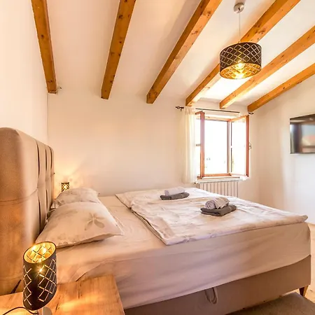 Braidizza With Pool For 7 Guests Near Sea Villa Kavran