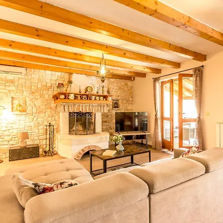 Villa Braidizza With Pool For 7 Guests Near Sea Kavran
