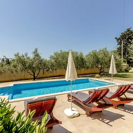 Villa Braidizza With Pool For 7 Guests Near Sea Kavran