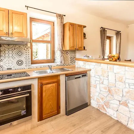 Braidizza With Pool For 7 Guests Near Sea * Kavran