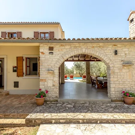 Villa Braidizza With Pool For 7 Guests Near Sea