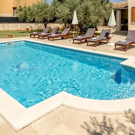 Villa Braidizza With Pool For 7 Guests Near Sea Kavran