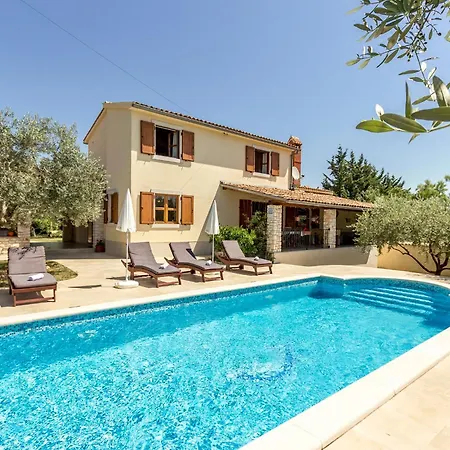 Braidizza With Pool For 7 Guests Near Sea Villa *