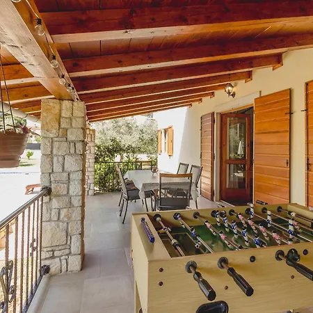 Braidizza With Pool For 7 Guests Near Sea Villa *