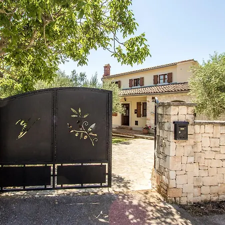 Villa Braidizza With Pool For 7 Guests Near Sea Kavran