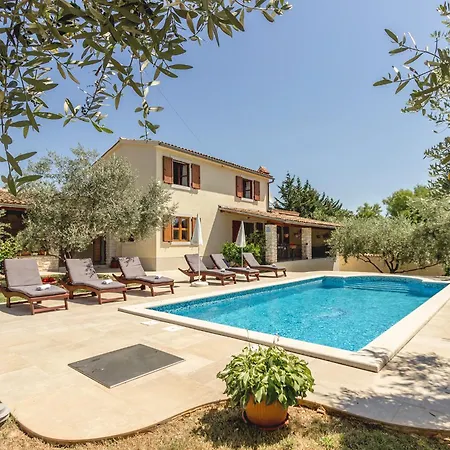 Villa Braidizza With Pool For 7 Guests Near Sea
