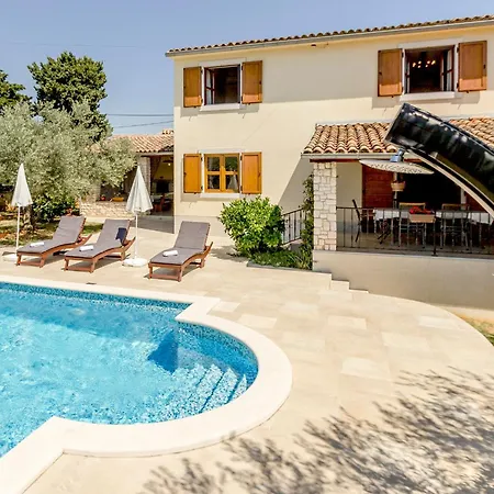 Braidizza With Pool For 7 Guests Near Sea Villa *