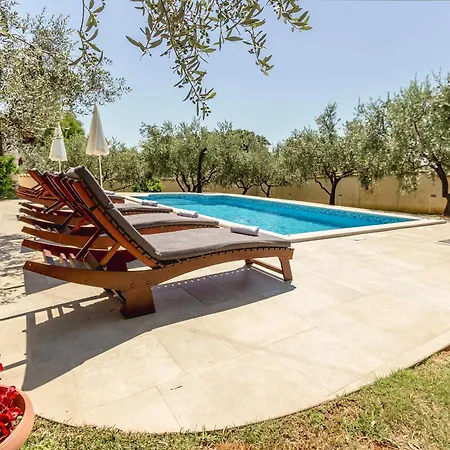 Villa Braidizza With Pool For 7 Guests Near Sea *