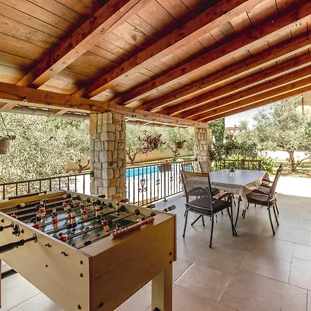Braidizza With Pool For 7 Guests Near Sea