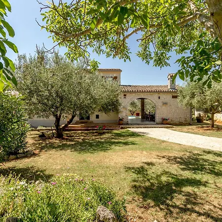 Braidizza With Pool For 7 Guests Near Sea