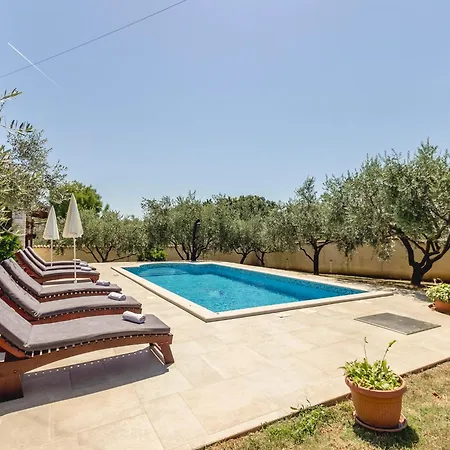 Braidizza With Pool For 7 Guests Near Sea * Kavran