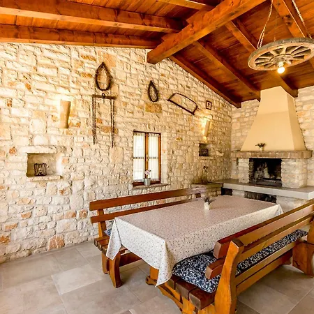 Braidizza With Pool For 7 Guests Near Sea Villa *