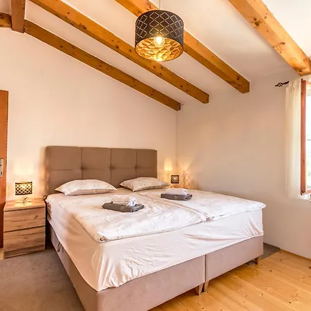 Braidizza With Pool For 7 Guests Near Sea Kavran