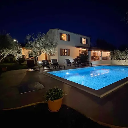Braidizza With Pool For 7 Guests Near Sea *