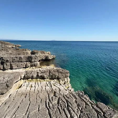 Braidizza With Pool For 7 Guests Near Sea