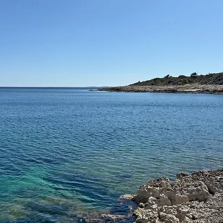 Braidizza With Pool For 7 Guests Near Sea *